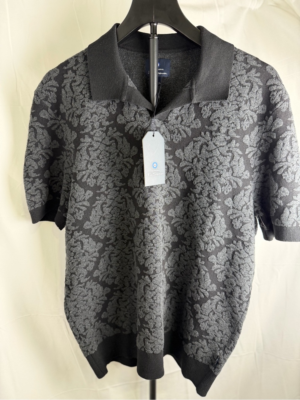 Men's Short-Sleeve Polo Knit in Black & Charcoal Floral M